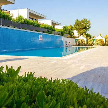 Beverly Hills Villa *